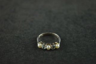 Vintage Sterling Silver Ring W Pearl Beads & Light Blue Stones - 2g