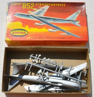 Vintage Aurora 494 - 50 Boeing B52 Stratofortress Jet Bomber Military Toy Model 2