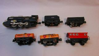 ^ VINTAGE BATTERY OPERATED TIN TRAIN w/ ENGINE & 5 CARS 2