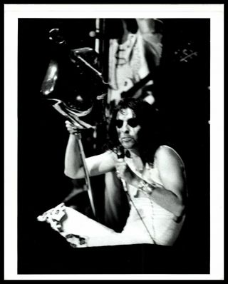 1973 Alice Cooper On Stage Vintage Photo I 