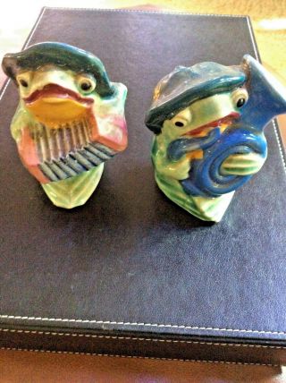 Old Pair Vintage Japan Musical Frog Frogs Salt And Pepper Shakers 3” Tallo.