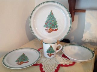 Vintage Christmas Anchor Dinnerware Holiday Magic,  4 Piece Place Settng