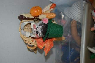 Annalee 7 " Thanksgiving Pilgrim Mouse In Cornucopia With Green Hat Vintage 
