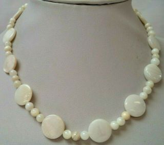 Stunning Vintage Estate Mother Of Pearl & Agate Bead 16 " Necklace 2295s