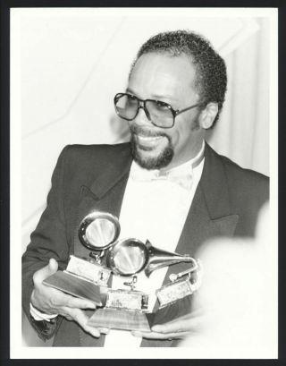 1980s Quincy Jones W/ Grammy Awards Vintage Photo Gp