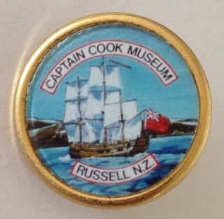 Captain Cook Museum Russell Nz Pin Badge Rare Vintage Souvenir Endeavour (g9)