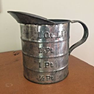 Antique Tin Measuring Cup 1 Quart Collectible Kitchenware Vintage - Farmhouse 4