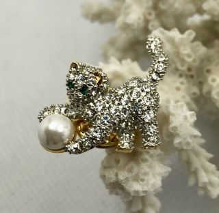 Vintage Gold Tone Rhinestone Faux Pearl Textured Kitty Cat Playing Brooch Pin 1”