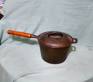 Vintage 3 Quart Cast Iron Sauce Pan Pot With Lid & Wood Handle Made In Taiwan