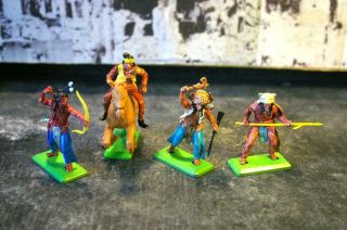 Britains Deetail Vintage Wild West Ww Indians Mounted On Foot 4 Figures Poses