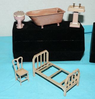 Vtg Tootsie Toy Mini Bathtub Toilet W/lid Sink Bed Chair Metal Diecast 5 Pc Set