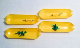 Set Of 4 Vintage Plastic Corn On The Cob Tray 2 Corn Skewers 2 Green Screw In