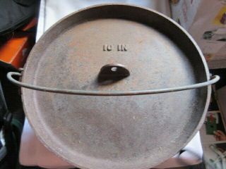 Vintage Footed Cast Iron Handled 10 Inch Pot Dutch Oven With Lid