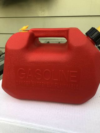 Vintage Scepter 2 Gallon Vented Gas Can Pre Ban Model AB82 Flex Spout 2