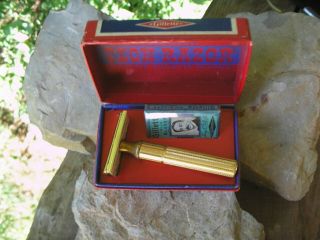 VINTAGE 1950 ' S GILLETTE TECH RAZOR WITH ORG BOX AND BLADES 3