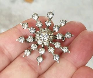 Stunning Vintage Jewellery Clear Crystal Rhinestone Snow Flake Silver Brooch Pin