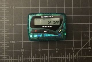Vintage Motorola A05AMB5811AA Talkabout Battery Operated Pager w/ Holster Green 2