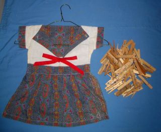 Vtg Wire/cloth Clothespin Dress/bag & 50 Wood Flat - Clip Holder Laundry Organizer