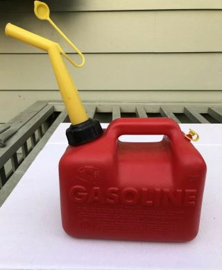 Vintage Chilton 1 Gallon 6 Oz Plastic Vented Gas Can Model P10 Made In Usa