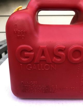 Vintage Chilton 1 Gallon 6 Oz Plastic Vented Gas Can Model P10 Made In USA 3
