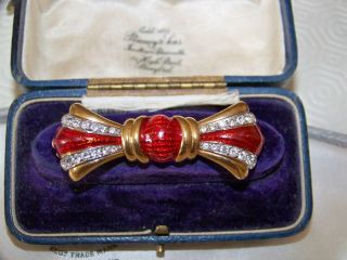 Vintage Jewellery Cherry Red Enamel & Graduating Rhinestone Bow Bar Brooch Pin