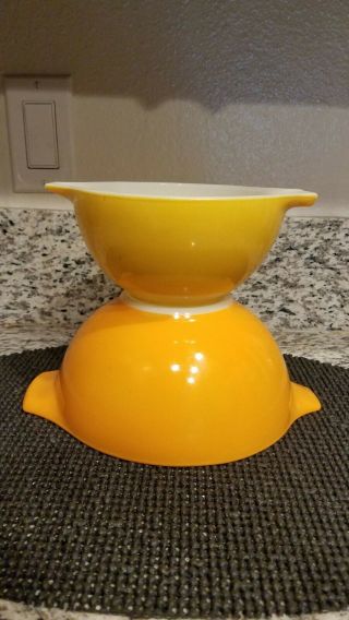 Set Of 2 Vintage Pyrex Orange And Yellow Cinderella Mixing Bowls 1960s 441 442