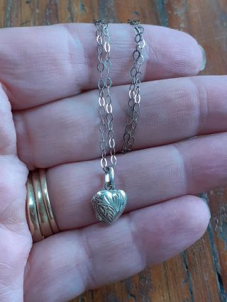 (l) Vintage Sterling Silver 16 Inch Long Necklace With Heart Locket