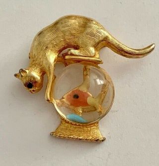 Vintage Gold Tone Signed Gold Crown Cat Looking In Fish Bowl Brooch Pin Jewelry