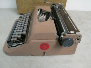 Vintage Underwood Correspondent Portable Typewriter made in Canada 2