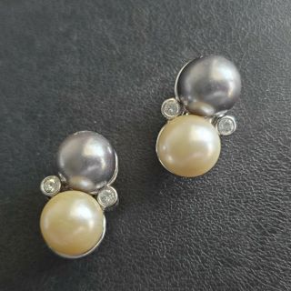 Signed Erwin Pearl Vintage Gray & Cream Glass Pearl Crystal Clip Earrings N137