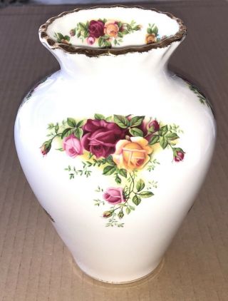 Vintage Royal Albert Old Country Roses Porcelain Vase 7 "