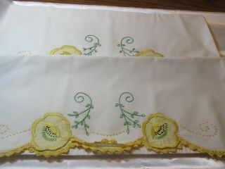Vintage Embroidered Sun Flower / Floral Pillow Case Set