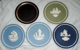 5 Vintage WEDGWOOD MOTHER’S DAY PLATES: 1971,  1972,  1973,  1974,  and 1975 2
