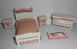 Vintage Doll House Miniature 5 Piece Pink And White Bedroom Set Taiwan R.  O.  C.
