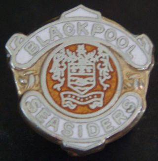 Blackpool Fc Vintage Club Crest Type Badge Brooch Pin In Gilt 19mm Dia