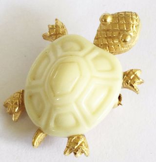 Vtg Crown Trifari Molded Thermoset Gold Plated Turtle Tortice Brooch Pin Figural