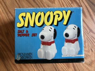 Vintage 1993 Snoopy Salt And Pepper Shaker Set Peanuts Benjamin & Medwin