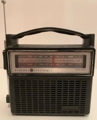 Vintage 1970’s Ge General Electric S - 14749 Portable Am - Fm Radio &