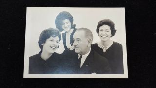 Vintage 1960s President Lindon Johnson Family Picture 5x7 Press Photo Political