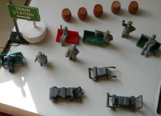 Vintage Railroad Workers & Station People Baggage Carts - HO Scale 2