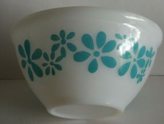 Vintage Pyrex Mixing Bowl Blue Daisy Flowers Rim 18 Cm