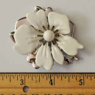 vintage Sarah Coventry white enamel flower brooch pin floral silver tone 2