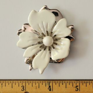 vintage Sarah Coventry white enamel flower brooch pin floral silver tone 3