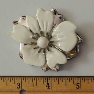 vintage Sarah Coventry white enamel flower brooch pin floral silver tone 4