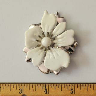 vintage Sarah Coventry white enamel flower brooch pin floral silver tone 5
