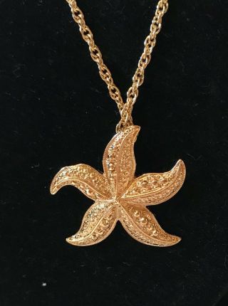 IOB Sweet Vintage Avon Gold Tone Starfish Necklace & Matching Clip Earrings 2