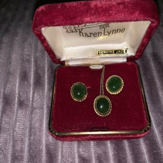 Vintage Retro Jade Earing & Necklace Set.