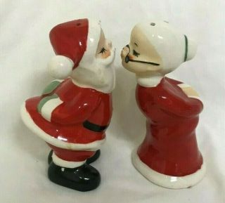 Vintage Kissing Mr And Mrs Santa Claus Christmas Salt & Pepper Shakers - Japan
