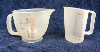 2 Vintage Tupperware Measuring Cups Pitcher 2 Cup & 4 Cup Ml 1669 & 1288