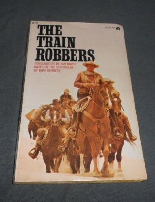 Vintage " The Train Robbers " Pb Book (a John Wayne Western Movie Novel)